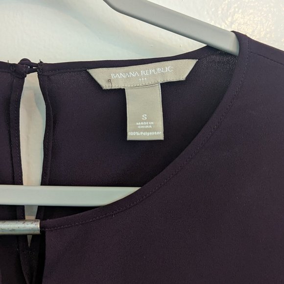 EUC Banana Republic keyhole back and slit front with metal bar between sides. - Picture 5 of 6